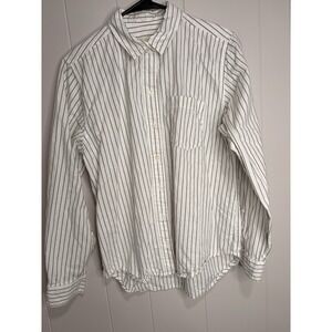 ✨ Universal Thread White striped button down shirt with a relaxed fit✨ casual tr